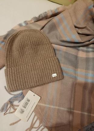 Шикарна шапочка з ангорою димка