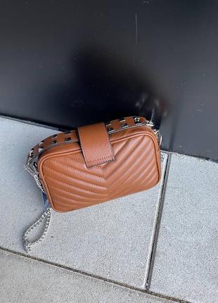 Женские кожаная сумка guess mini brown3 фото