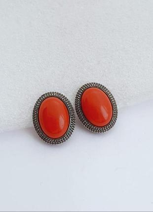 Серебряные серьги с им.коралла