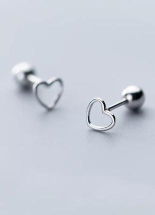 Мінімалістичні сережки сердечка