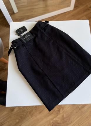 Базова чорна спідниця трапеція із костюмної тканини3 фото
