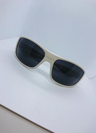 Сонцезахисні окуляри в стилі oakley
