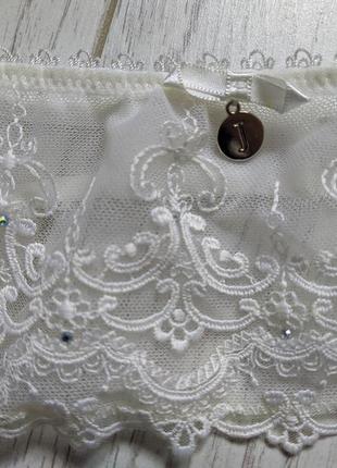 Ніжний пояс для панчох з натуральним шовком*.