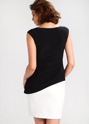 Черно-белое платье выше колена, по фигуре от бренда ральф лорен3 фото