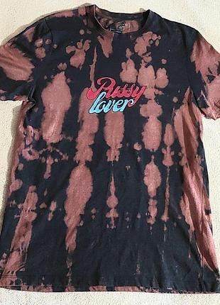 Стильна футболка з провокативним написом