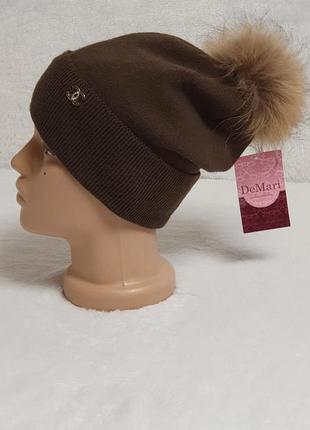 Стильная и теплая женская  шапка с натуральным бубоном5 фото