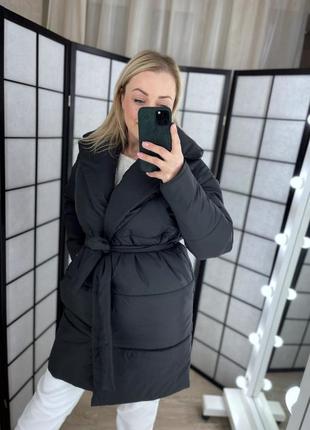 Зимова подовжена жіноча куртка чорна