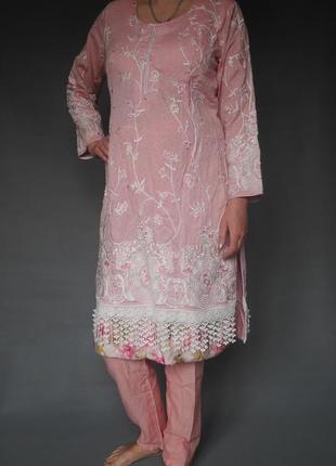 Индийский восточный костюм, пенджаби, шальвар камиз, туника, сари.
