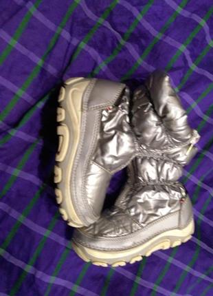 Фирменные,зимние сапожки дутики на девочку,bergteiv