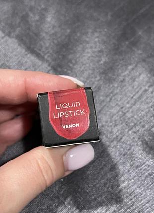 Sigma liquid lipstick venom/червона матова помада/стійка матова помада/губна помада матова8 фото