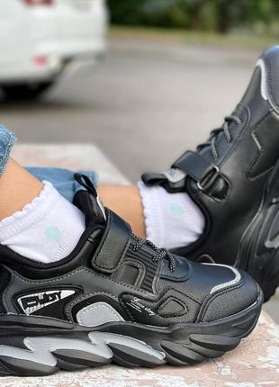 Кроссовки черные детские