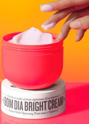 Відновлювальний крем для тіла з фруктовими кислотами та віт із sol de janeiro bom dia bright body cream 75ml