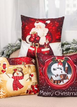 Рождественская новогодняя декоративная наволочка на подушку яркая с принтом рисунком со снеговиком подарками карамельная трость птичкой надписями9 фото