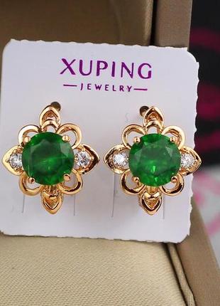 Серьги xuping jewelry резной ромбик с зеленым камешком 1.5 см  золотистые1 фото