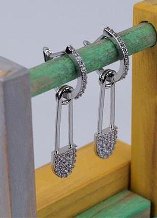 Серьги-подвески бижутерные с фианитами "булавки".