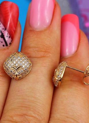 Сережки гвоздики xuping jewelry квадрати з дрібними каменями 10 мм золотисті2 фото
