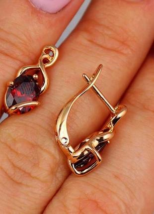 Серьги xuping jewelry петля с красными камнями 1.5 см золотистые2 фото