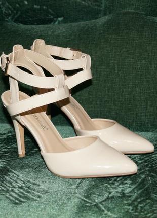 Ефектні, стильні жіночі босоніжки