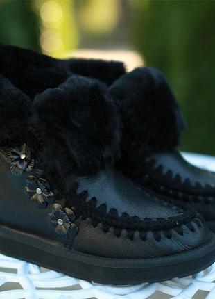 Шикарные угги  со скрытой танкеткой ugg black flower 36,37,382 фото