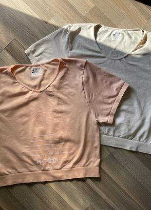 Спортивный топ в идеальном состоянии, размер lв наличии остался персикового цвета.