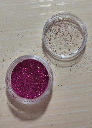 Малиновые блёстки для маникюра