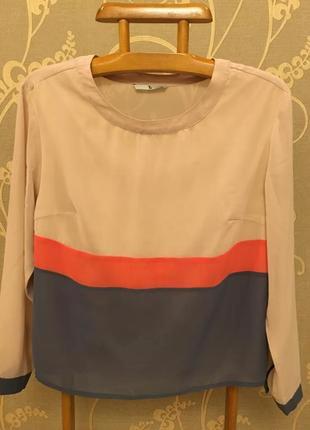Очень красивая и стильная брендовая блузка.