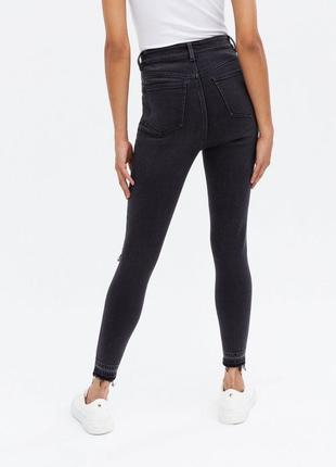 Черные рваные джинсы с завышенной талией hallie super skinny от new look🔥4 фото