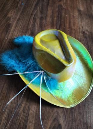 Новий карнавальний капелюх