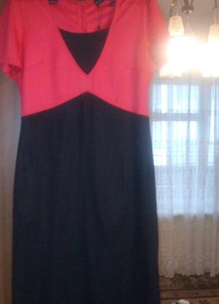 Обтягуючі сукні з коротким рукавом