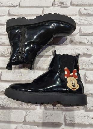 Лакированные ботинки челси zara disney с минни и микки черные 318 фото