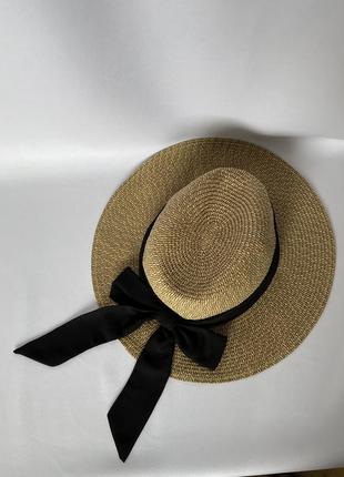 Шляпка шляпа с черным бантом соломенная из бумаги романтичная летняя от солнца бежевая4 фото