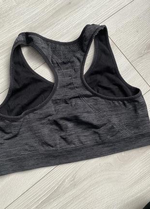 Спортивний топ