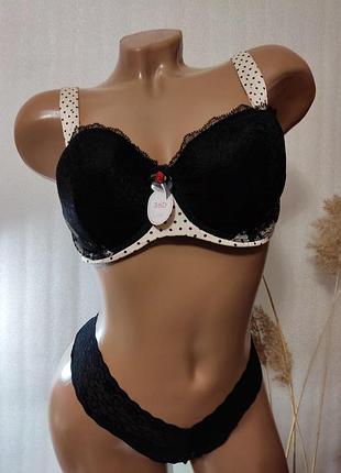 Красивий бюстгальтер