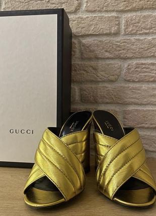 Золоті туфлі gucci