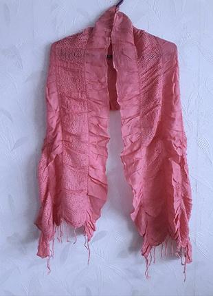 Уютный шарфик из нежного, с шелковистым блеском стрейчевого трикотажа из натуральной вискозы