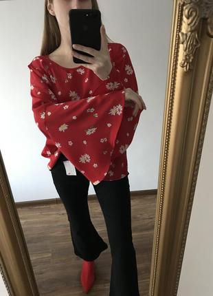 Продажу на вже 🔥терміново🔥жіноча гарненька блуза у квіточки з воланами по 18