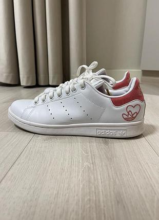 Кроссовки adidas оригинал!!