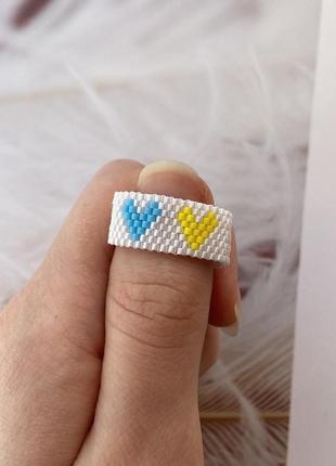 Кольцо из бисера белое перламутровое с 2 сердечками