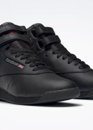 Класичні міжсезонні кросівки фірми reebok (оригінал)