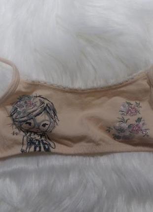 Красивий перший бюстик