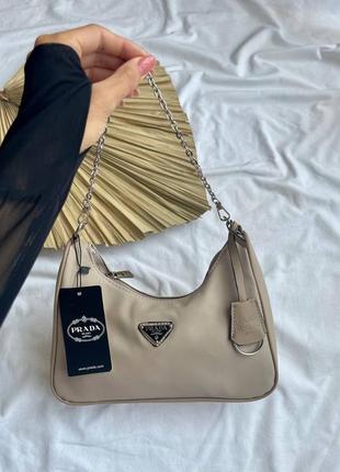 Женская сумка prada re-edition beige