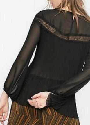 Шифоновая блуза гофре с длинными рукавами круглым вырезом с кружевной отделкой