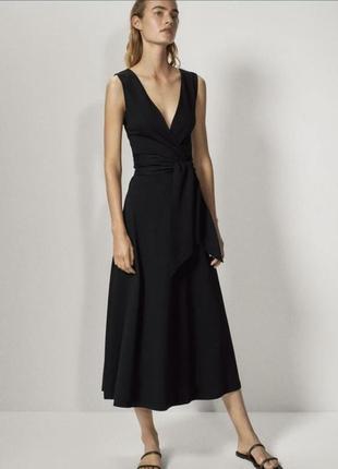Чорне довге плаття з v-образним вирізом з нової колекції massimo dutti розмір l