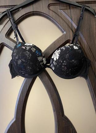 Шикарний, базовий, бюстгальтер, чорного кольору, з принтом квітів, с супер пуш апом👌