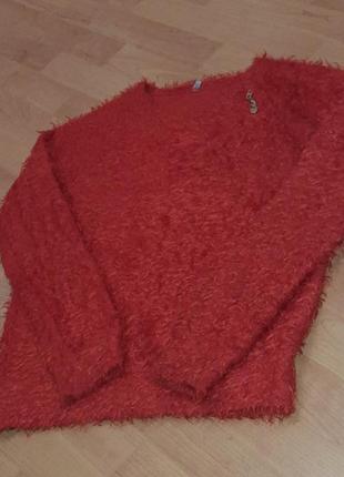 Теплый красный пушистый свитер 42-44