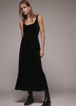 Довге чорне плаття з бархату до низу розходиться з нової колекції zara розмір xl,l