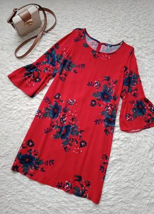 Красное платье в цветы.1 фото