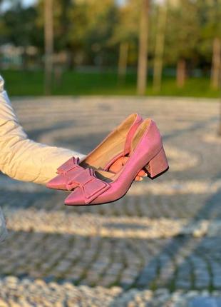 Витончені рожеві туфлі з гострим носком та бантиком7 фото