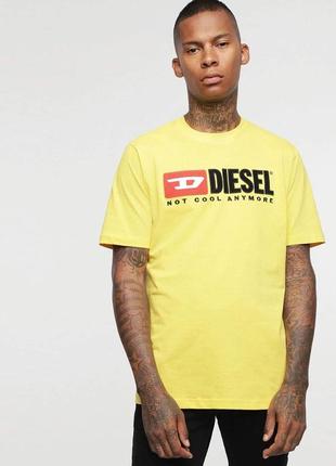 Подовжена футболка diesel жовтого кольору з аплікацією.1 фото