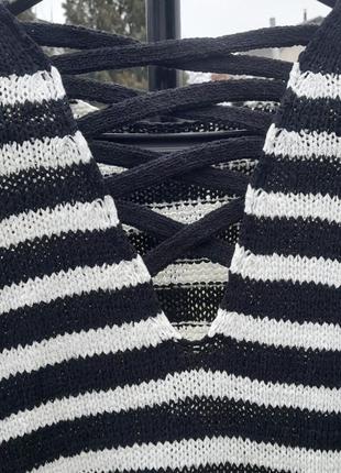 Пуловер в чорно-білу смужку  зі шнурівкою на спинці only4 фото